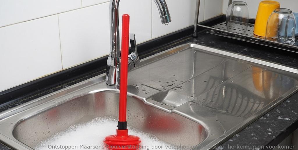 Rioolverstopping door vetophoping Maarssen: herkennen en voorkomen